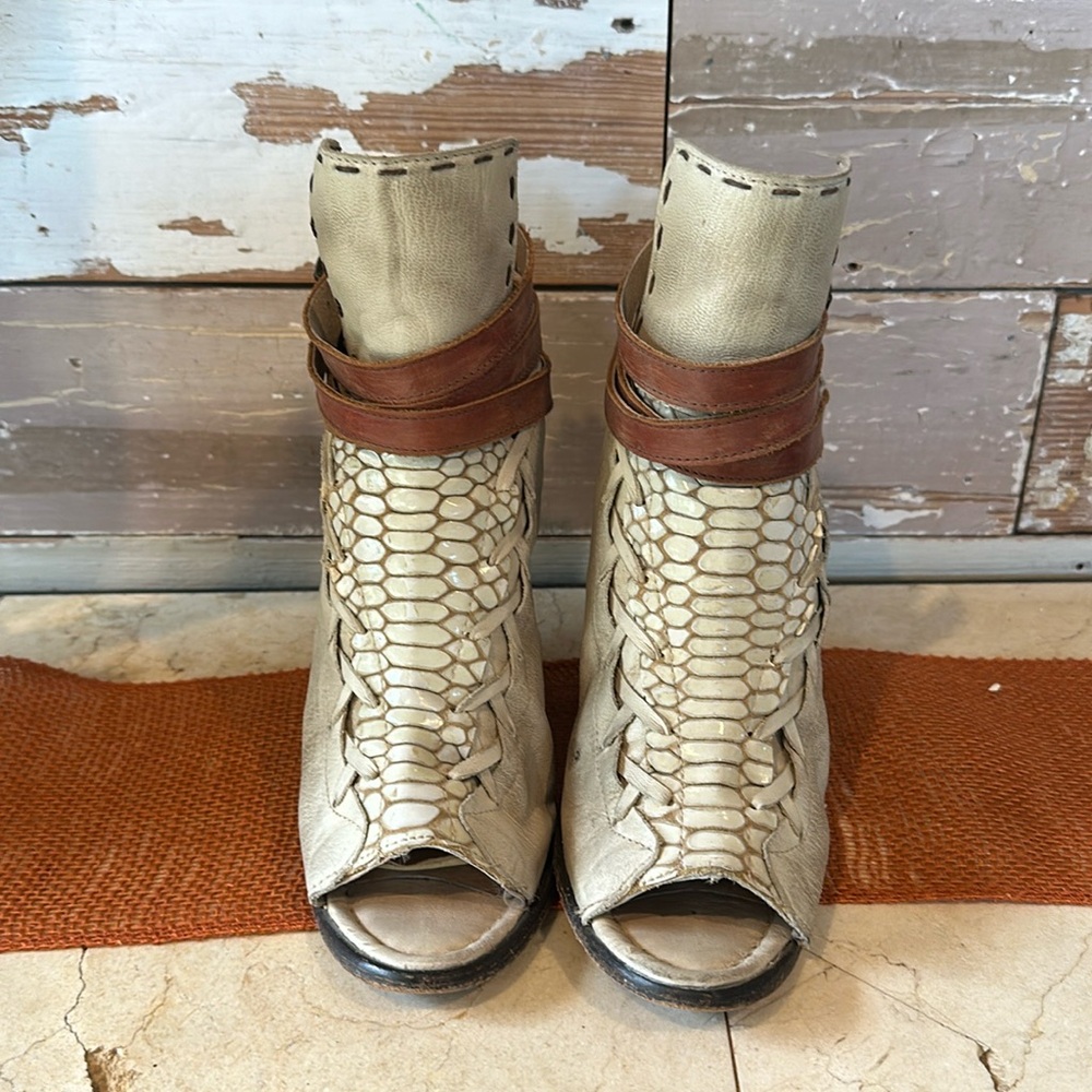 Free Bird ankle boots in a bone color. Style is Eagle size 9